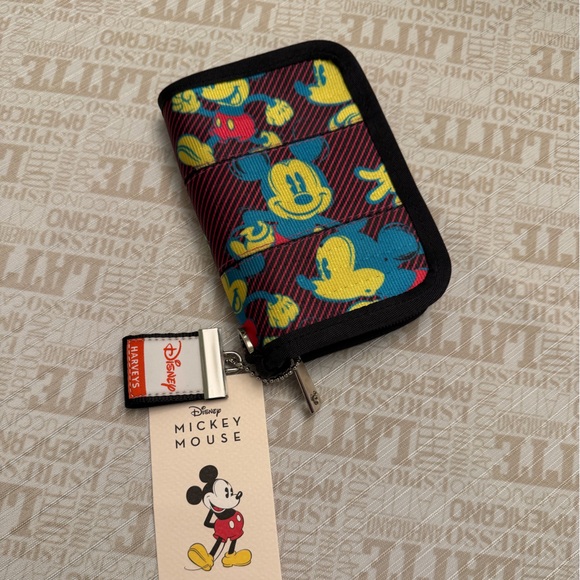Harvey’s Seatbelt Fun size Mickey Wallet💕PRICE FIRM